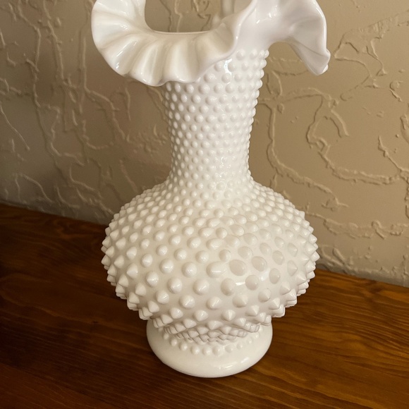 Large Vintage Fenton Hobnail Milk Glass Vase - Picture 2 of 6